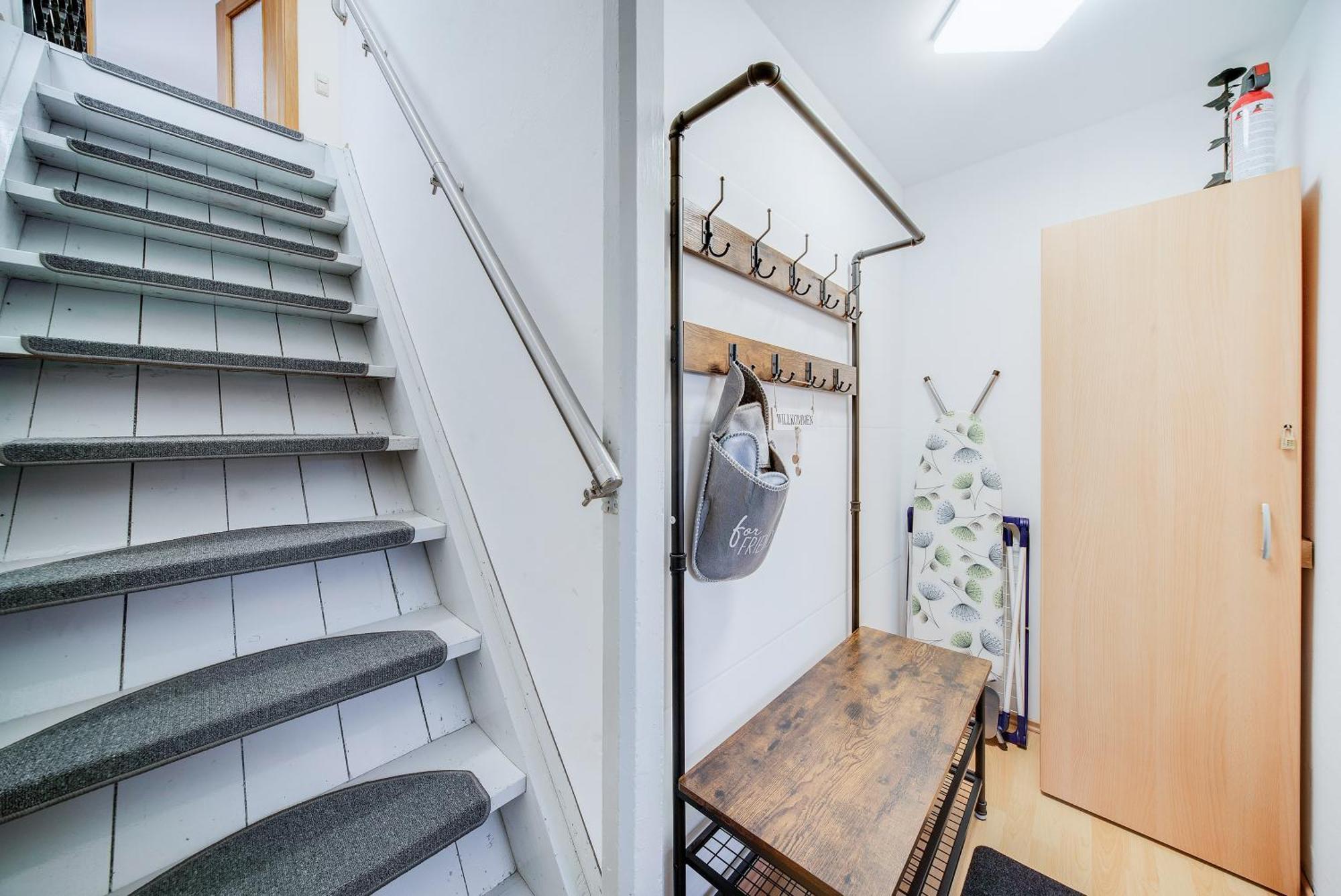 Fewo-Lavees Moderne Zentrale Fewo Nahe Omv Wacker Kliniken Burg -Eigener Eingang-Schluesselloser Check In Burghausen Esterno foto