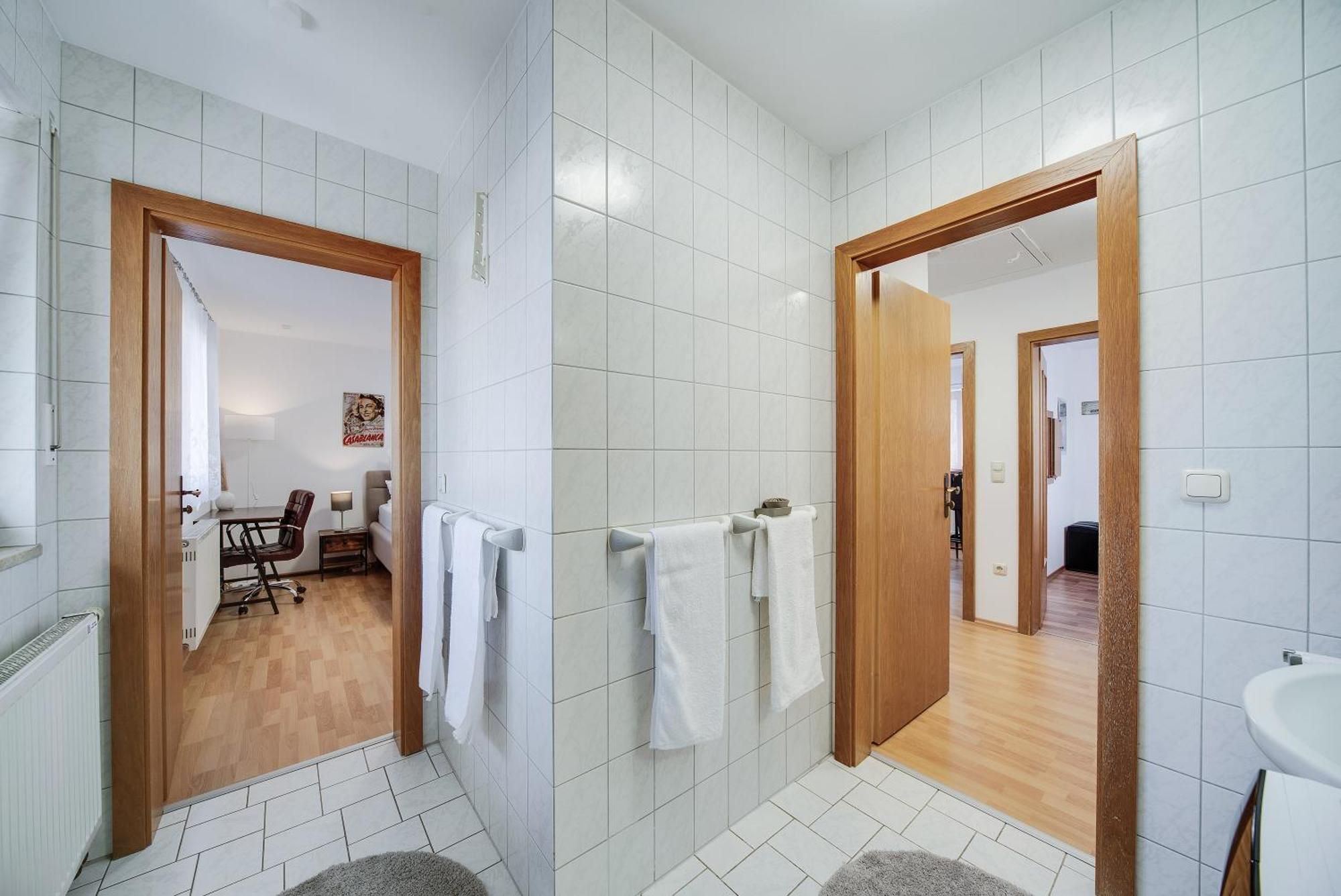 Fewo-Lavees Moderne Zentrale Fewo Nahe Omv Wacker Kliniken Burg -Eigener Eingang-Schluesselloser Check In Burghausen Esterno foto